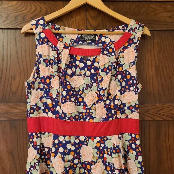 Heart & Roses Connie Floral Retro Swing Dress in Dark Blue - Picture 3 of 9